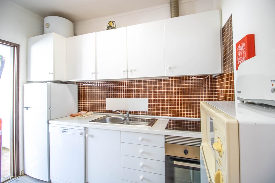 Apartment, 1 Bedroom, Pool Access | Private kitchen | Microwave, oven, dishwasher, coffee/tea maker