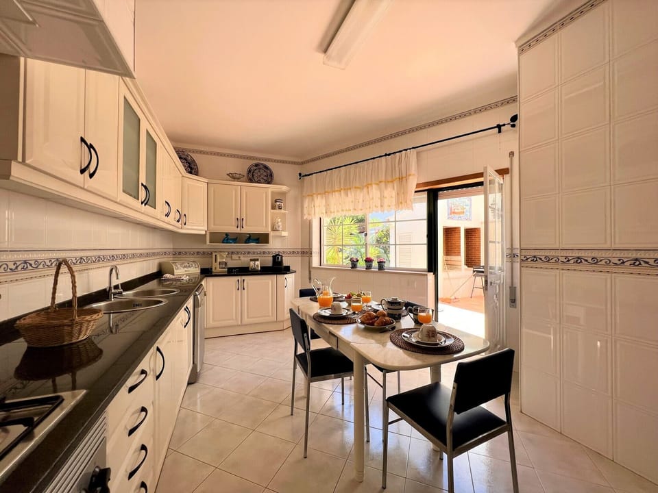 House, 5 Bedrooms, Terrace | Private kitchen | Coffee/tea maker, microwave, oven, dishwasher
