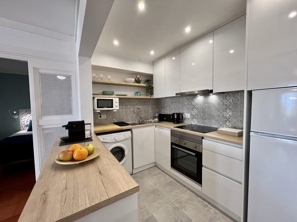 Apartment, 2 Bedrooms, Pool Access | Private kitchen | Coffee/tea maker, microwave, oven, electric kettle