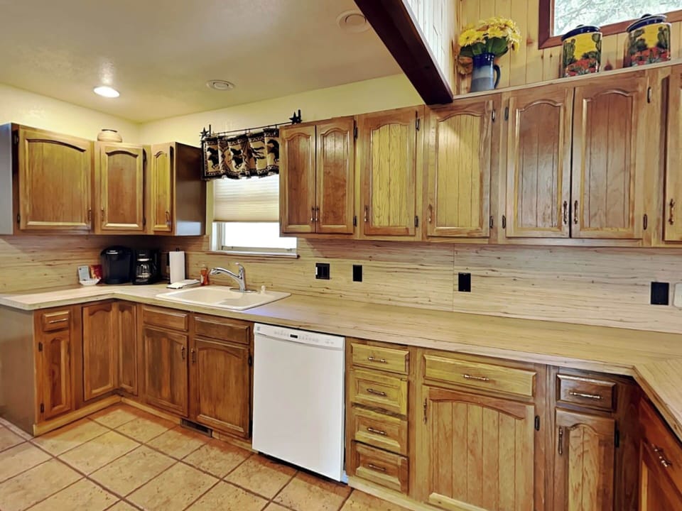 Studio (4 Bedrooms) | Property amenity