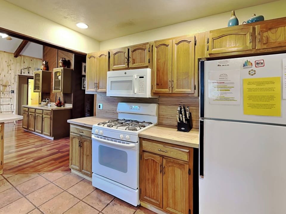 Studio (4 Bedrooms) | Property amenity
