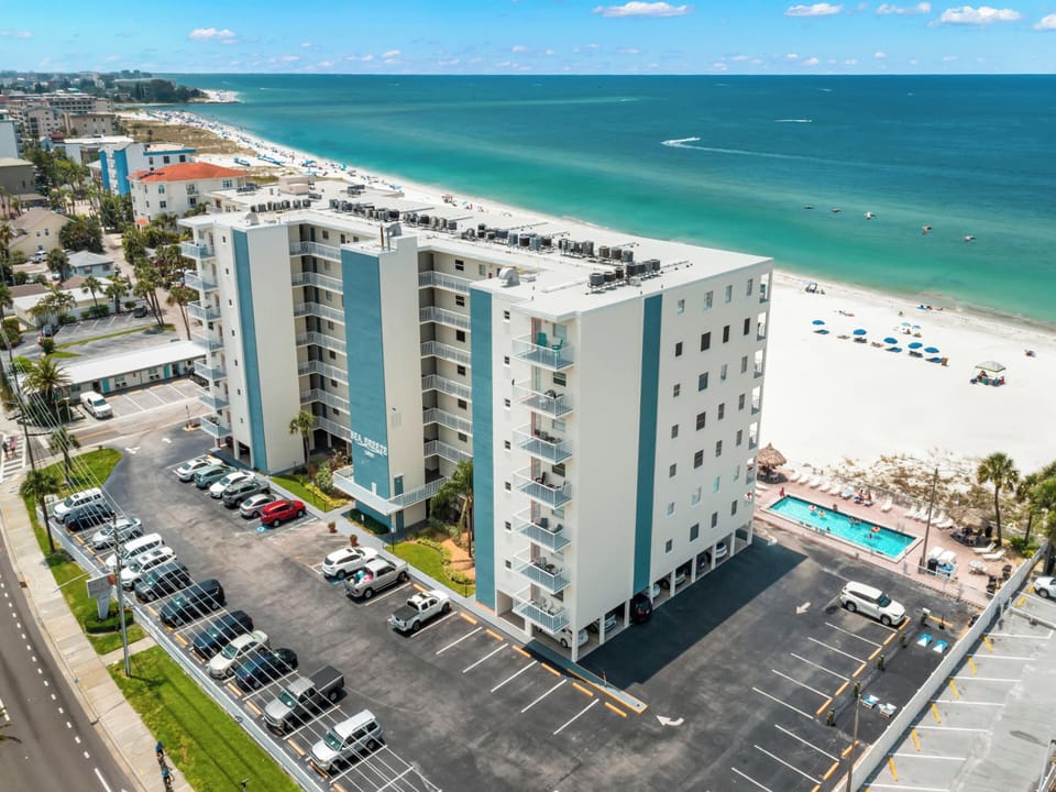 Condo (2 Bedrooms) | Property amenity