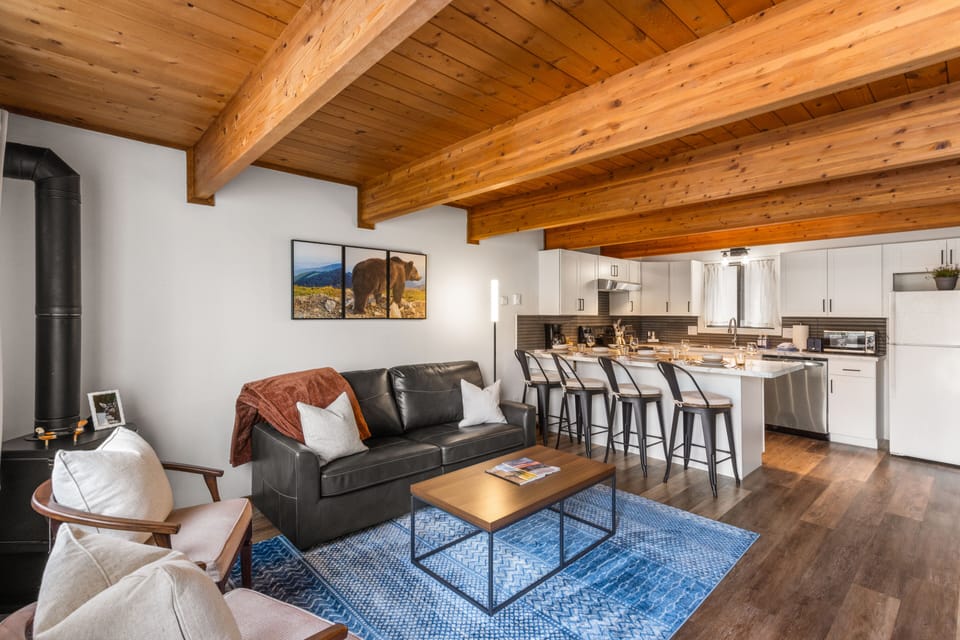 Basic Townhome | Living area | Smart TV, fireplace, Netflix, streaming services