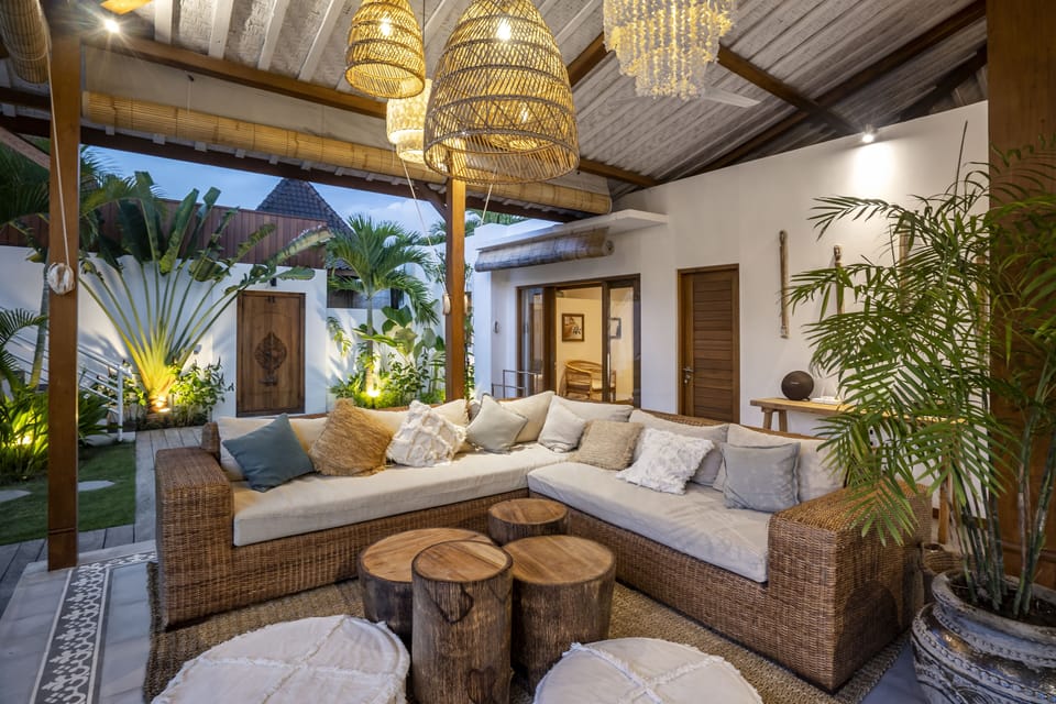 Deluxe Villa, 6 Bedrooms, Private Pool | Living area | 32-inch TV with cable channels