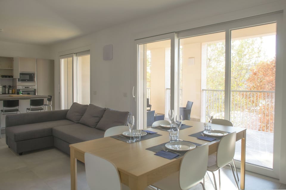 Apartment | Living area | Flat-screen TV