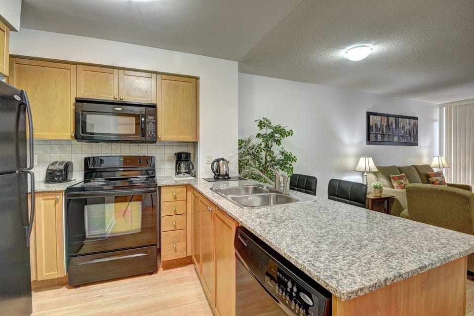 Executive Suite, 1 Bedroom | Private kitchen | Full-size fridge, microwave, oven, stovetop
