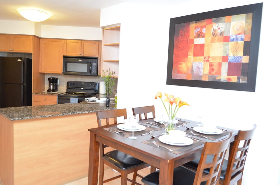Executive Suite, 2 Bedrooms | In-room dining
