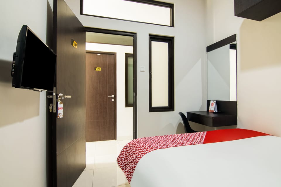 Standard Double Room | Desk, free WiFi, bed sheets
