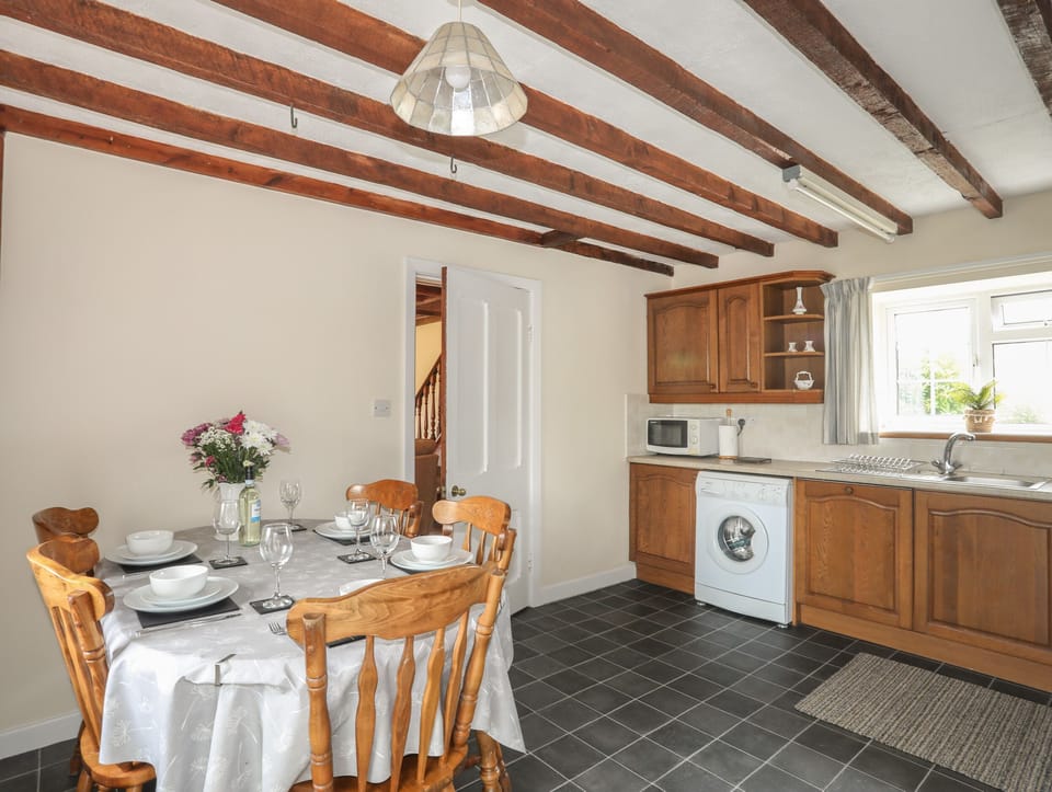 Cottage | Dining