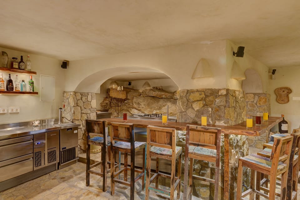 Poolside bar