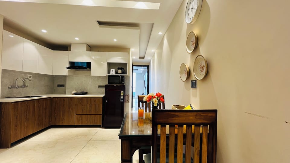Junior Suite with Balcony | Private kitchen | Fridge, microwave, stovetop, toaster