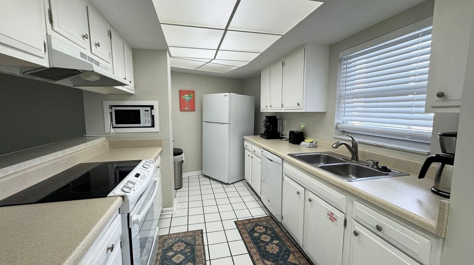 Condo, 1 Bedroom | Private kitchen | Coffee/tea maker, fridge, oven, stovetop