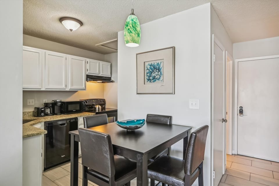 Studio | Private kitchen | Fridge, oven, coffee/tea maker, toaster