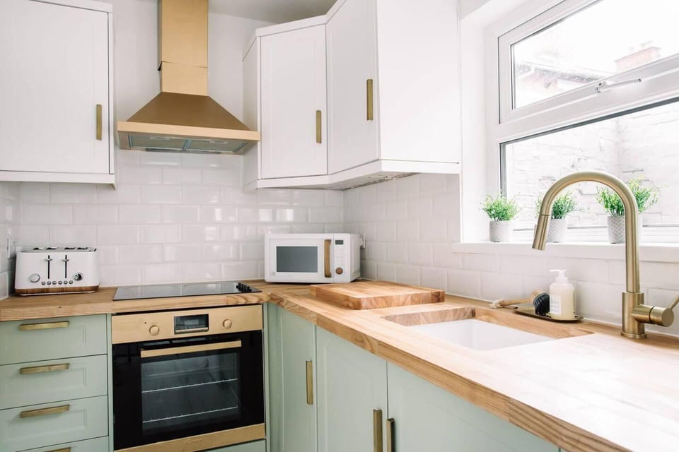 House | Private kitchen | Fridge, microwave, oven, stovetop