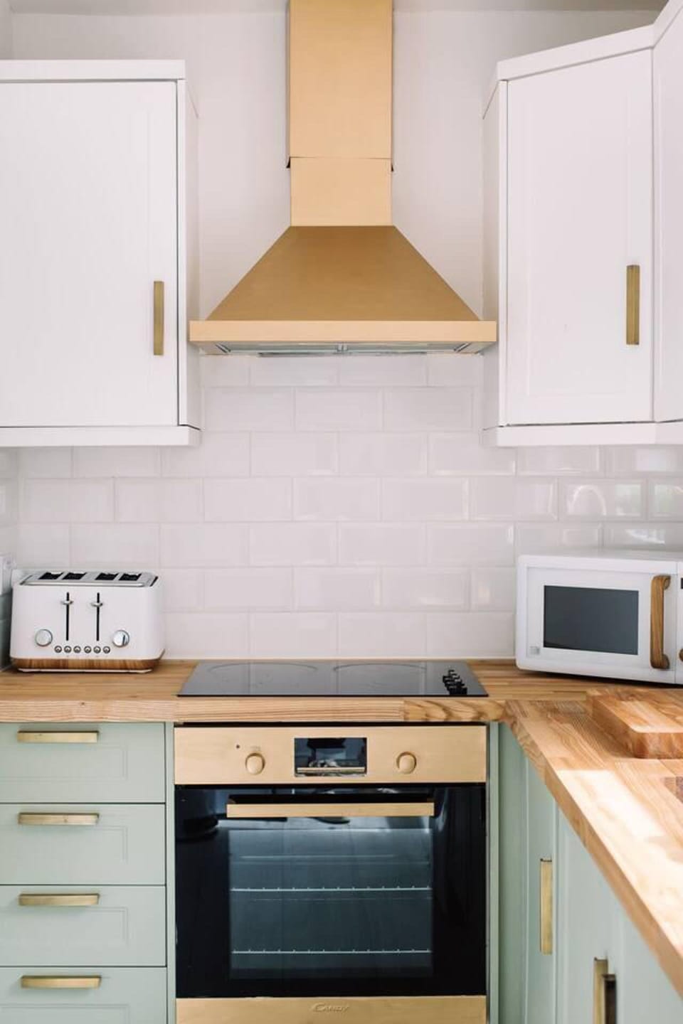 House | Private kitchen | Fridge, microwave, oven, stovetop
