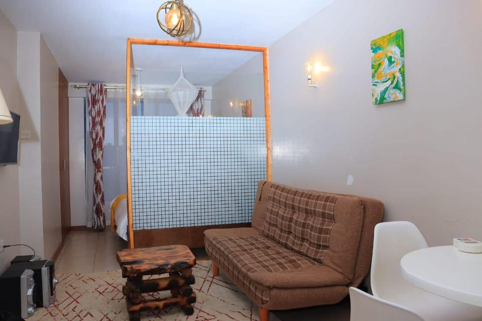 Studio | Bathroom | Shower, towels