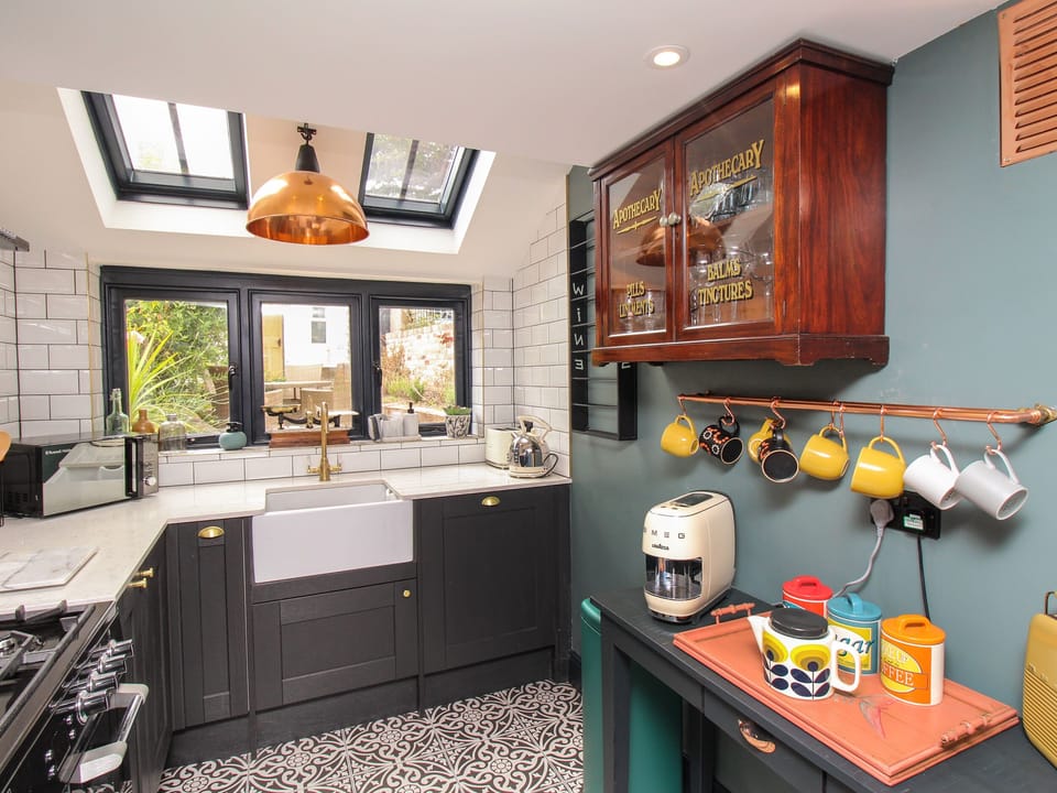 Cottage | Private kitchen | Fridge, dishwasher, electric kettle, toaster