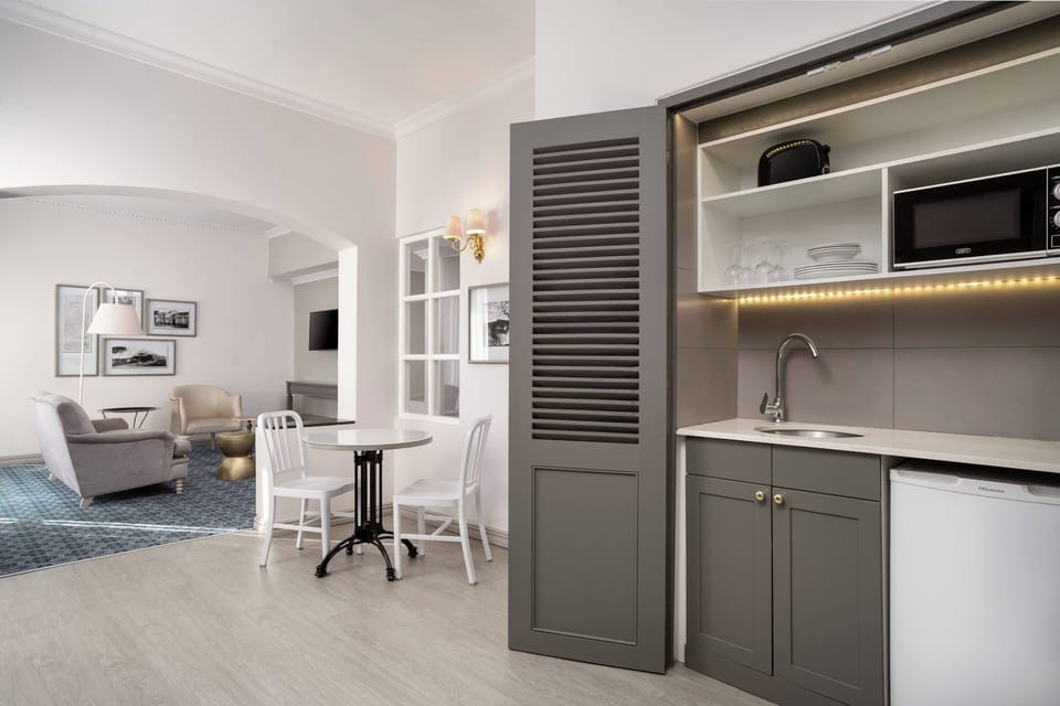 Executive Suite, 2 Bedrooms | Private kitchen | Fridge, microwave, coffee/tea maker, cookware/dishes/utensils