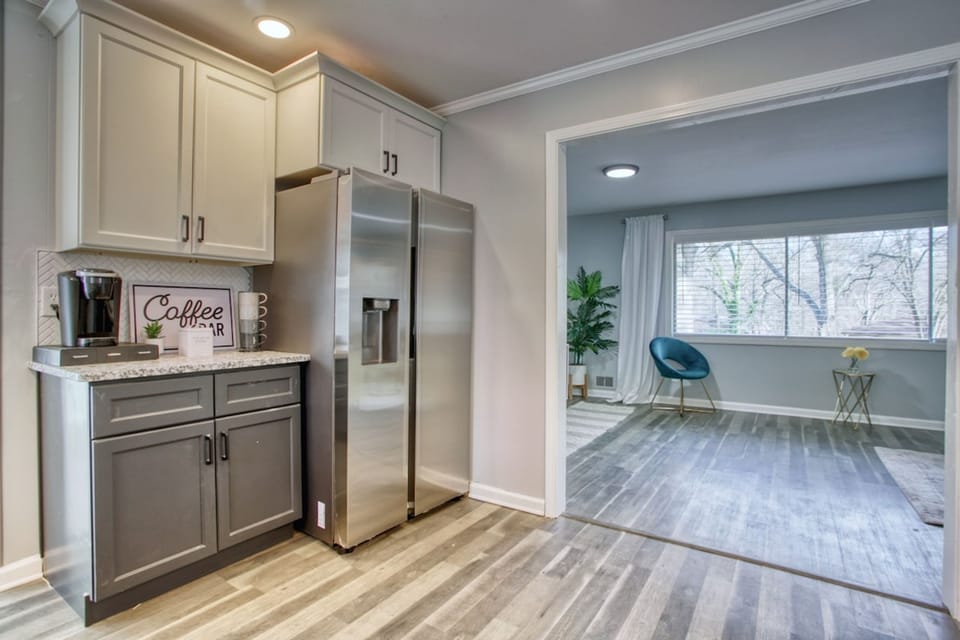 House | 3 bedrooms, desk