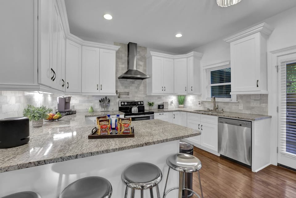 House, Accessible | 6 bedrooms, desk