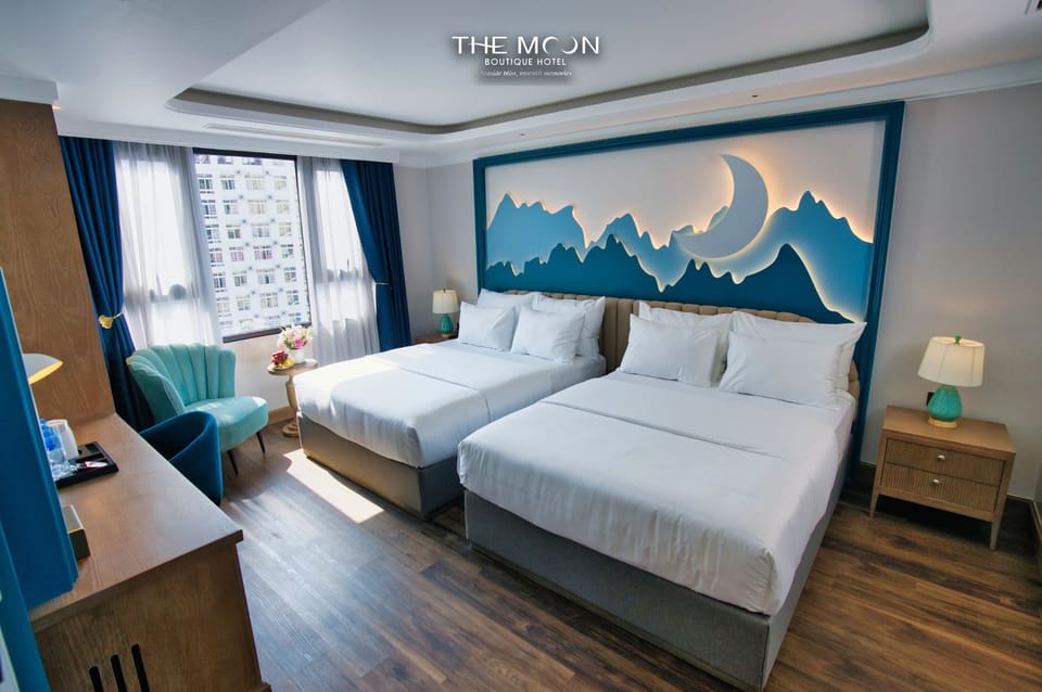 Deluxe Twin Room | Desk, laptop workspace, soundproofing, iron/ironing board