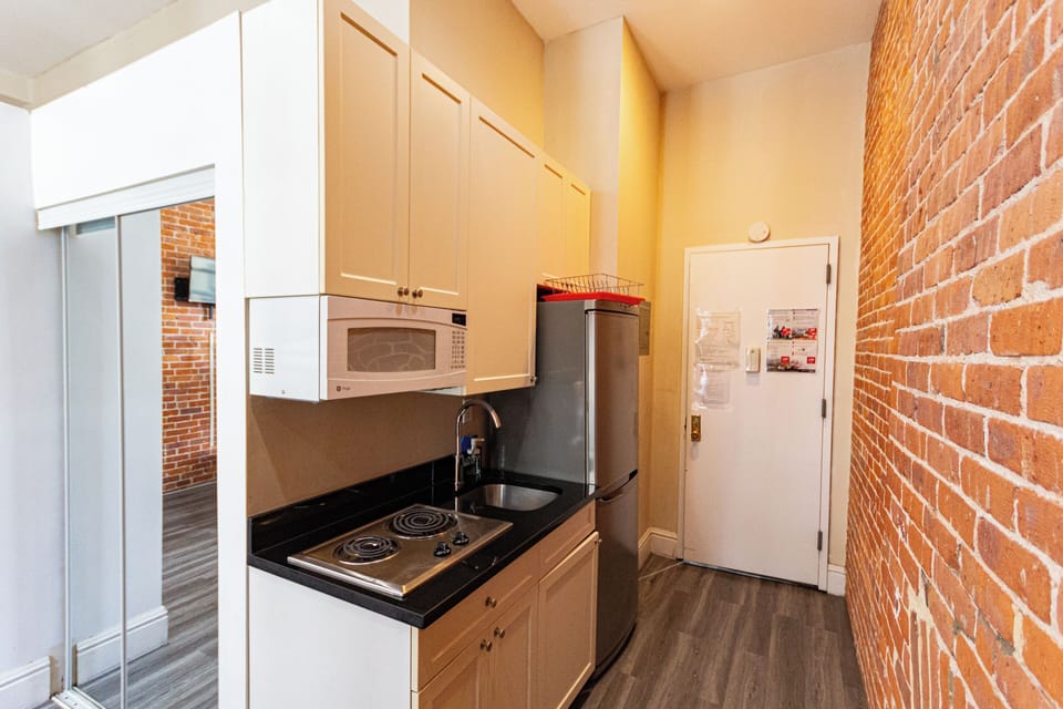 Standard Studio #10 | Private kitchen | Full-size fridge, microwave, stovetop, electric kettle