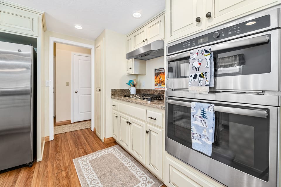 Basic Cabin | Private kitchen | Toaster