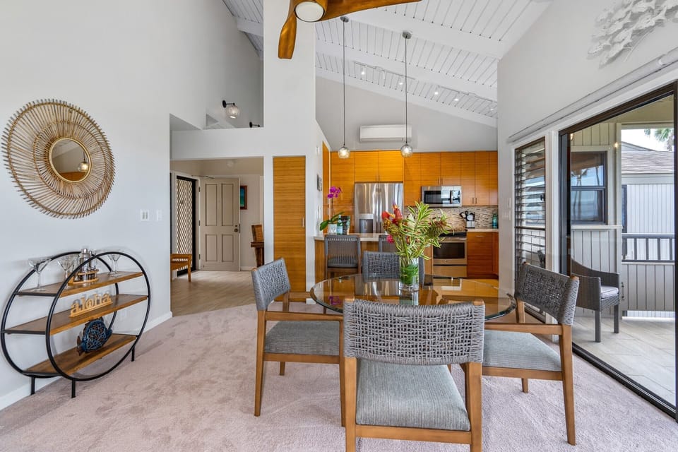 Luxury Condo | Living area | Smart TV