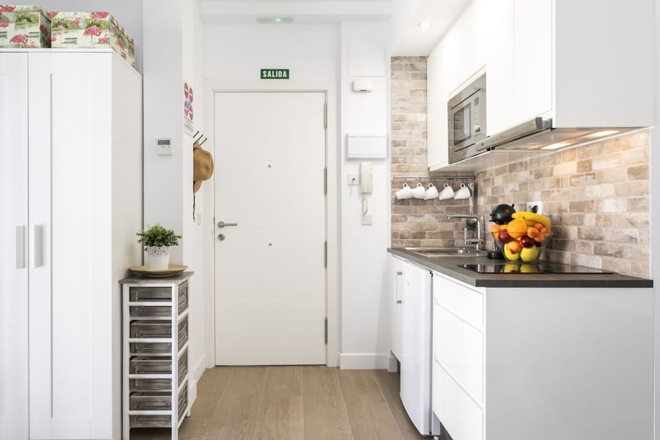 Basic Loft | Private kitchen | Coffee/tea maker, mini-fridge, microwave, stovetop