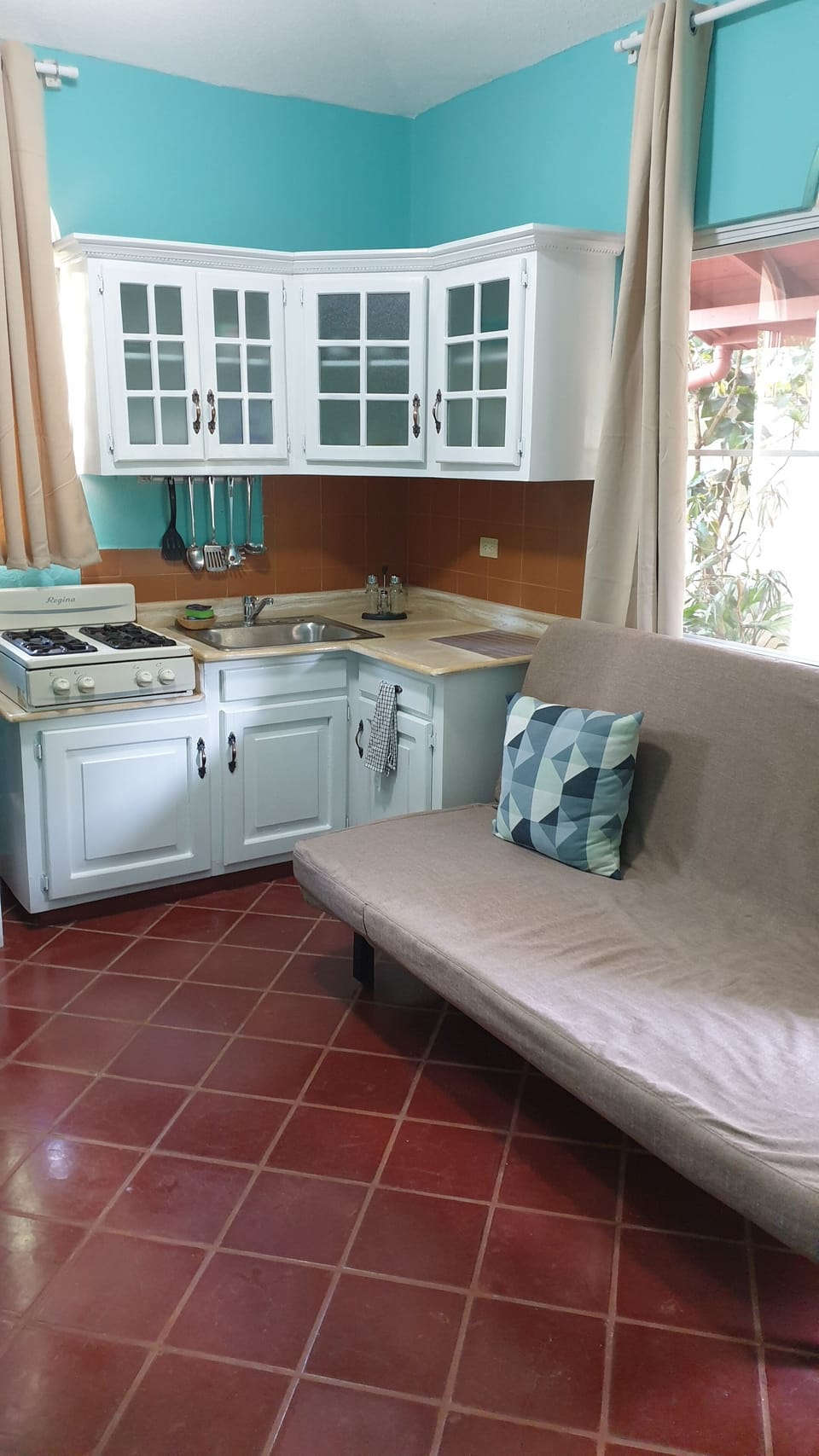 Mariposa | Private kitchen | Fridge, stovetop, cookware/dishes/utensils, freezer
