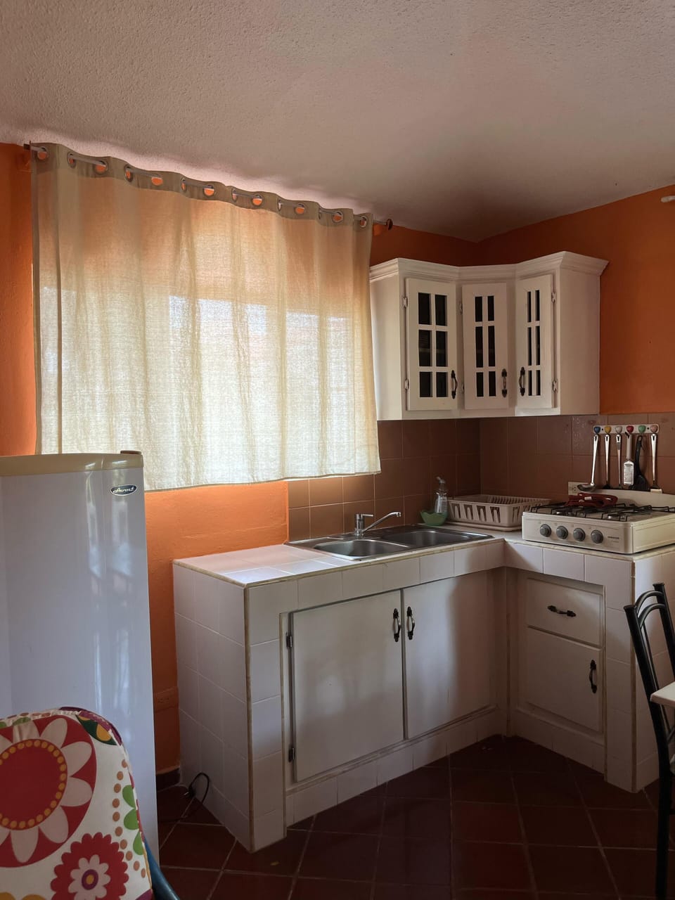 Estrella | Private kitchen | Fridge, stovetop, cookware/dishes/utensils, freezer