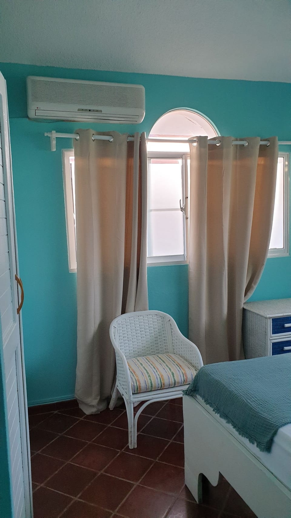 Mariposa | In-room safe, free WiFi, bed sheets