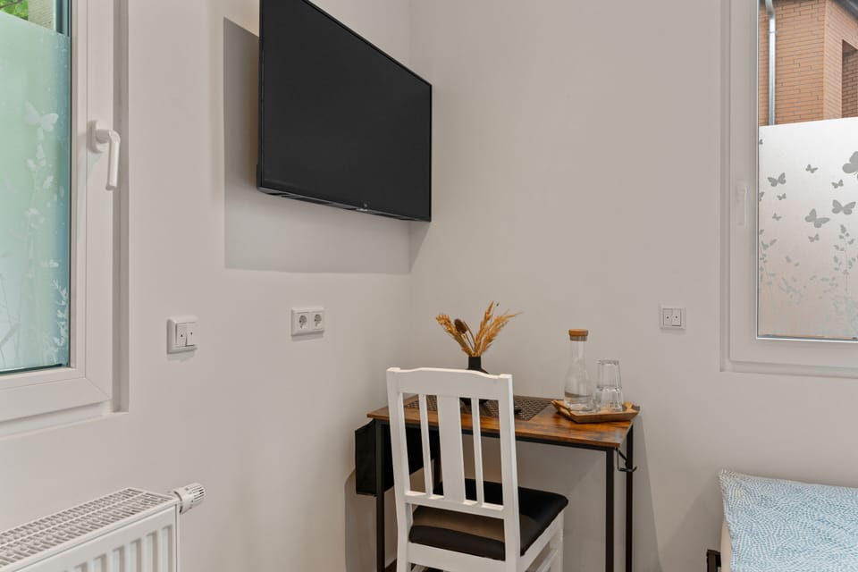 Economy Triple Room, Private Bathroom (Eigene Küche) | Room amenity