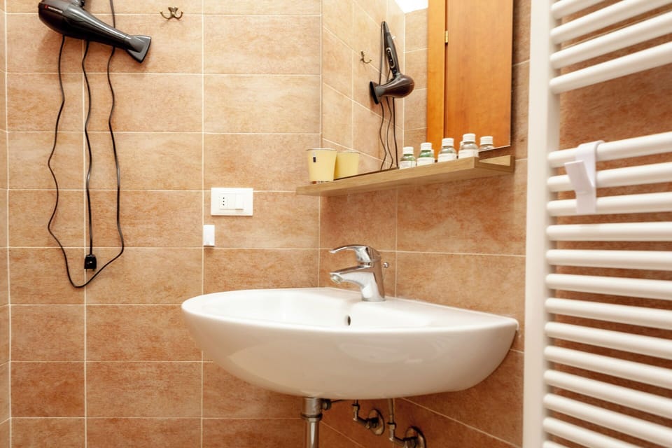Apartment | Bathroom | Shower