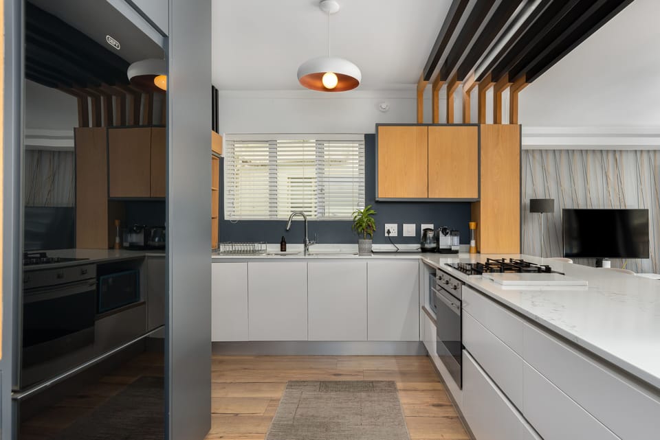 Exclusive Apartment | Private kitchen | Fridge, microwave, oven, stovetop