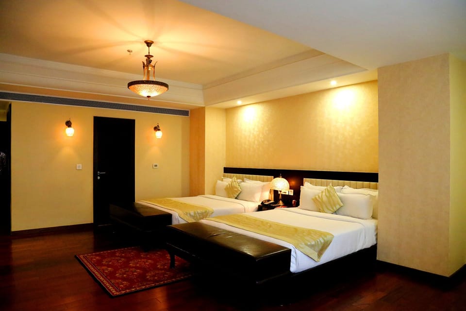 Club Room | Desk, laptop workspace, WiFi (free)