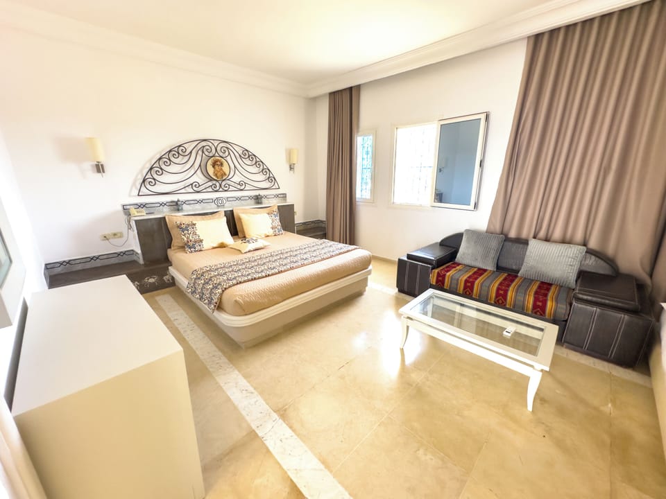Family Suite | Minibar, free WiFi