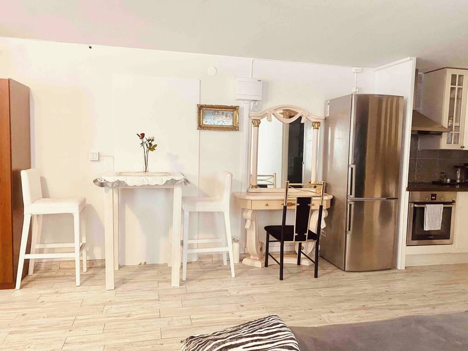 Apartment, 1 Bedroom, Terrace, Garden View | Interior