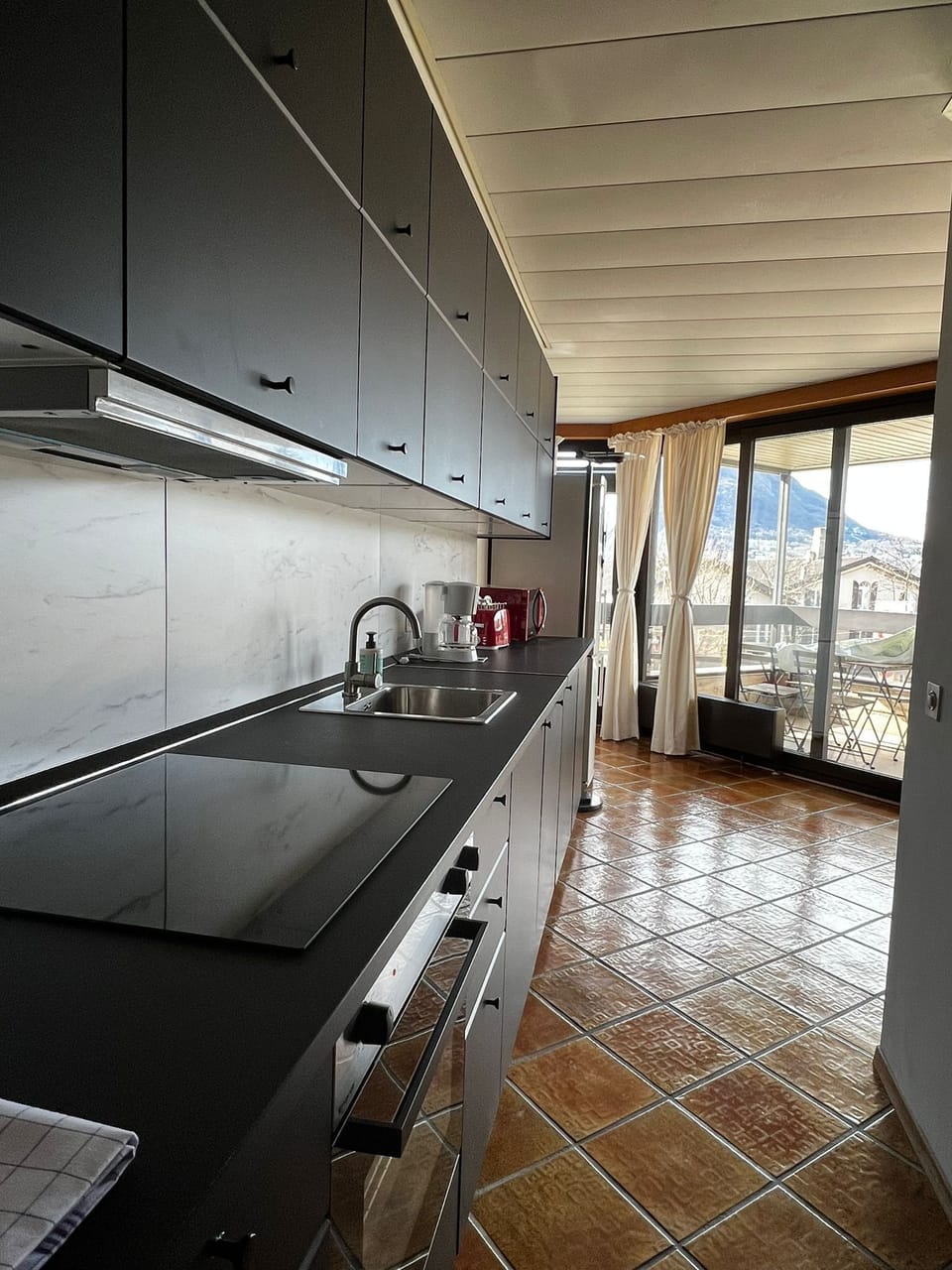 Apartment, 2 Bedrooms, Balcony, Lake View | Interior