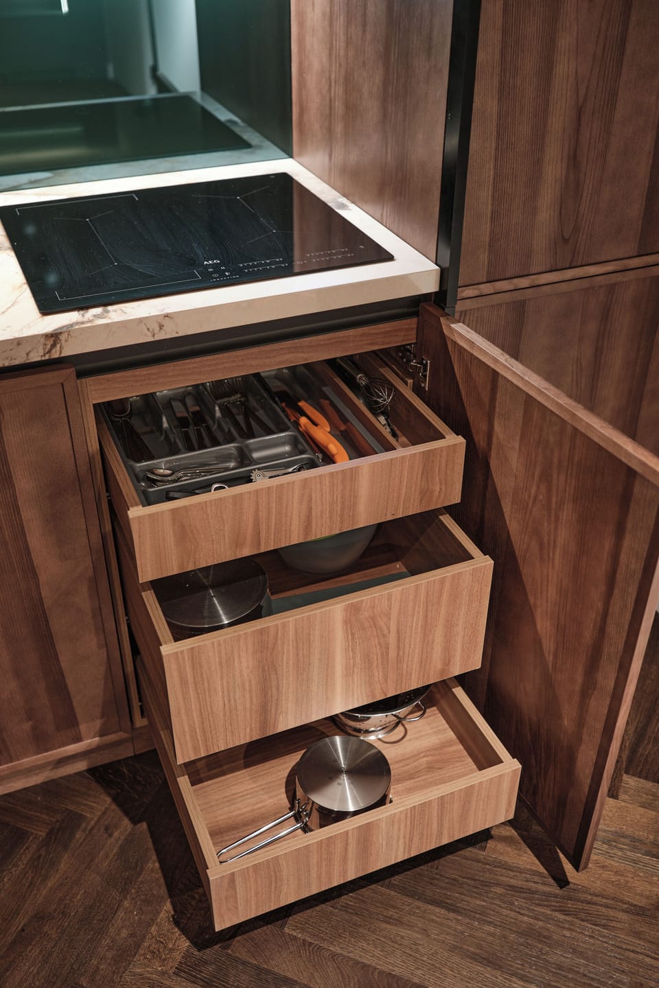 Full-size fridge, microwave, stovetop, electric kettle