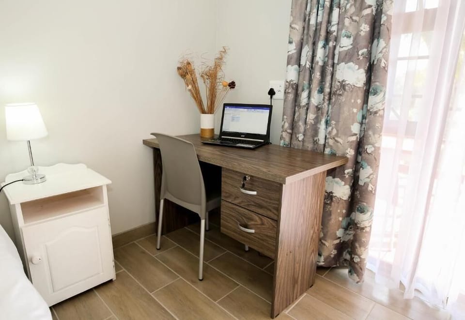 Business Studio Suite | Egyptian cotton sheets, premium bedding, down comforters