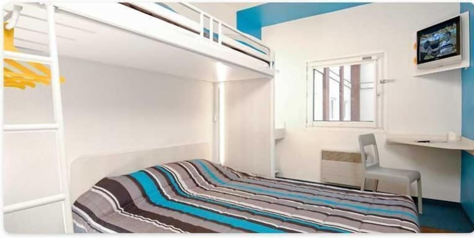 Economy Triple Room | Free WiFi, bed sheets