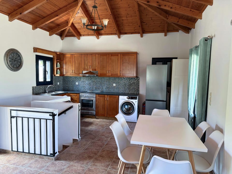 Villa, 3 Bedrooms, Smoking, Private Pool | Dining