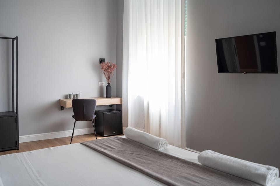 Comfort Double or Twin Room, Courtyard View | Free minibar items, desk, laptop workspace, soundproofing