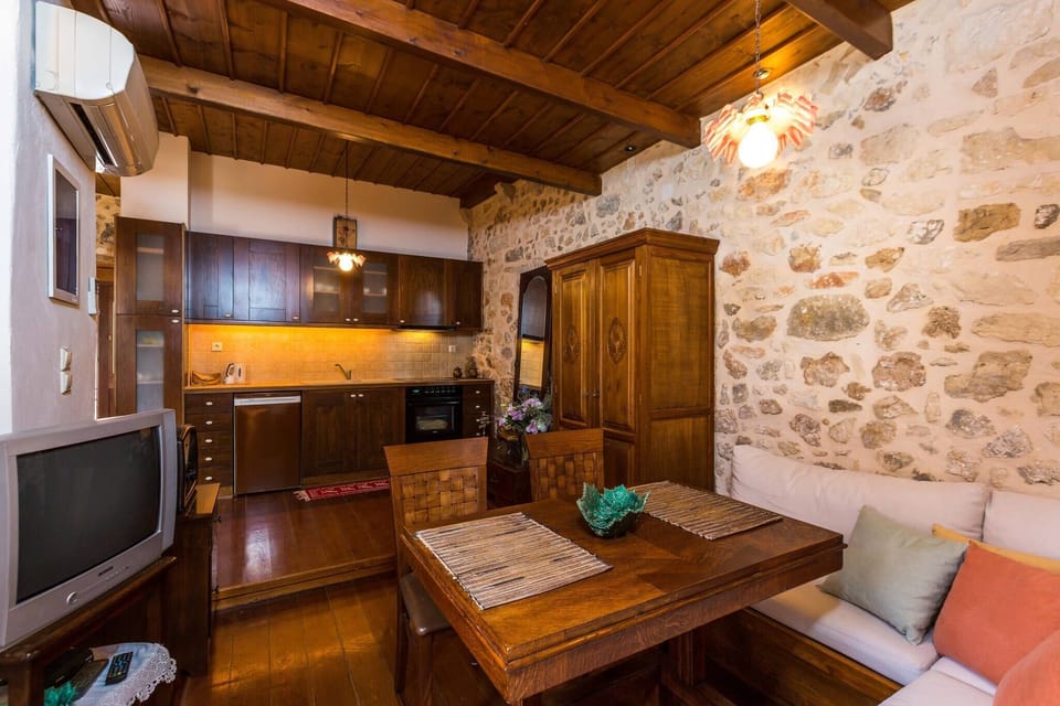 Apartment, 2 Bedrooms | Living area