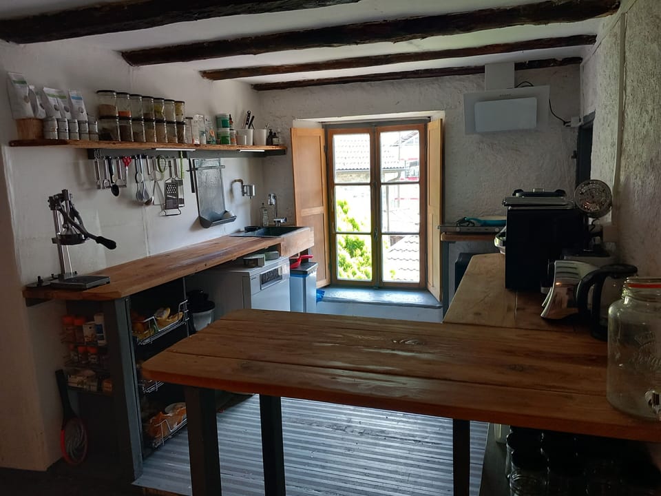 Room, 1 Bedroom, Balcony, Mountain View | Private kitchen