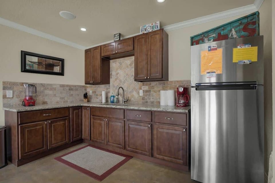 House, Multiple Beds, Patio (9300 River Rd #9) | Private kitchen | Coffee/tea maker