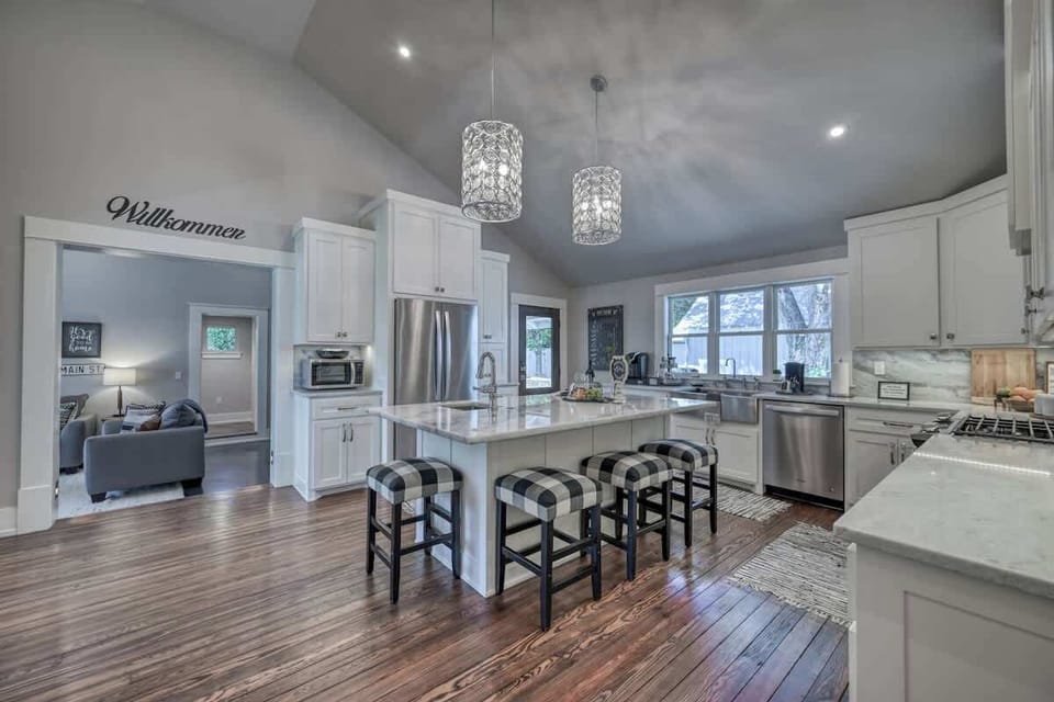 House, Multiple Beds, Patio, City View (211 E Orchard St) | Private kitchen | Coffee/tea maker, electric kettle