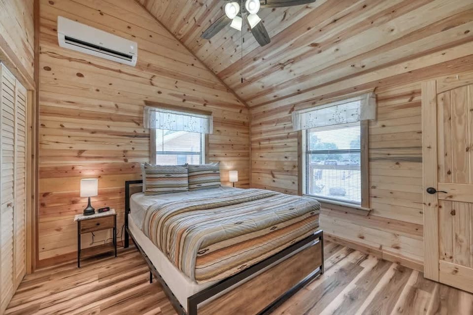 Cabin, Multiple Beds, Hot Tub (682 Old Comfort Opal) | 2 bedrooms, individually decorated, individually furnished, bed sheets