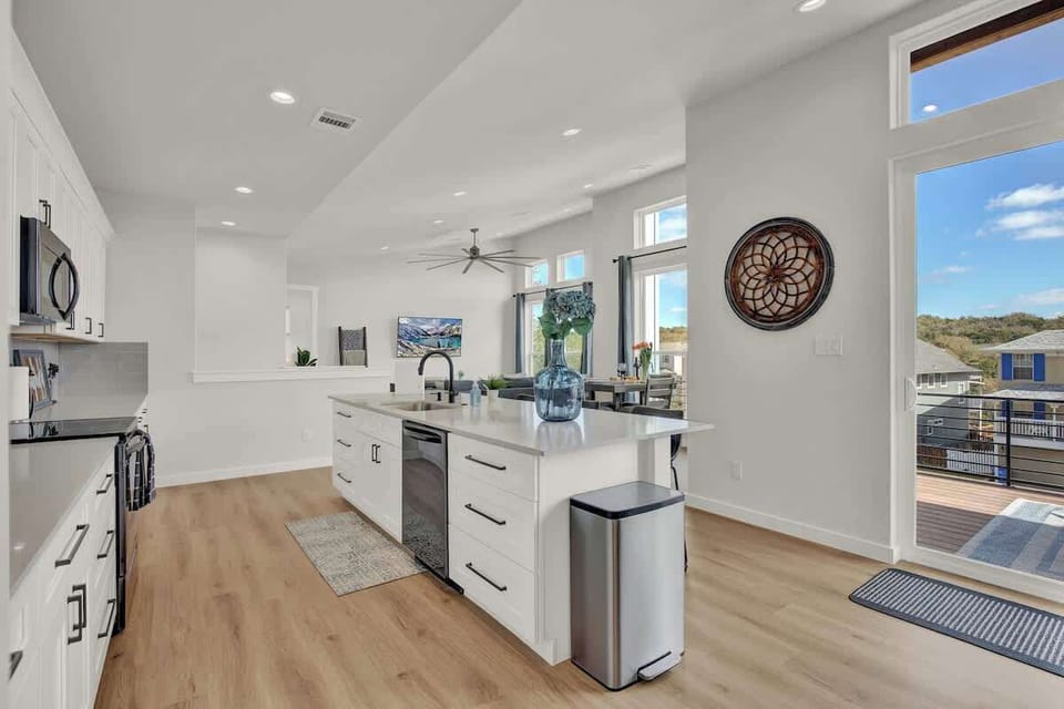 House, Multiple Beds, Pool Access (502 Venture Blvd S) | Private kitchen | Coffee/tea maker, electric kettle